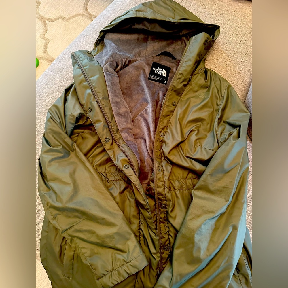 The Northface Windbreak with Mossbud lining. Womens, Olive, waist cinched M